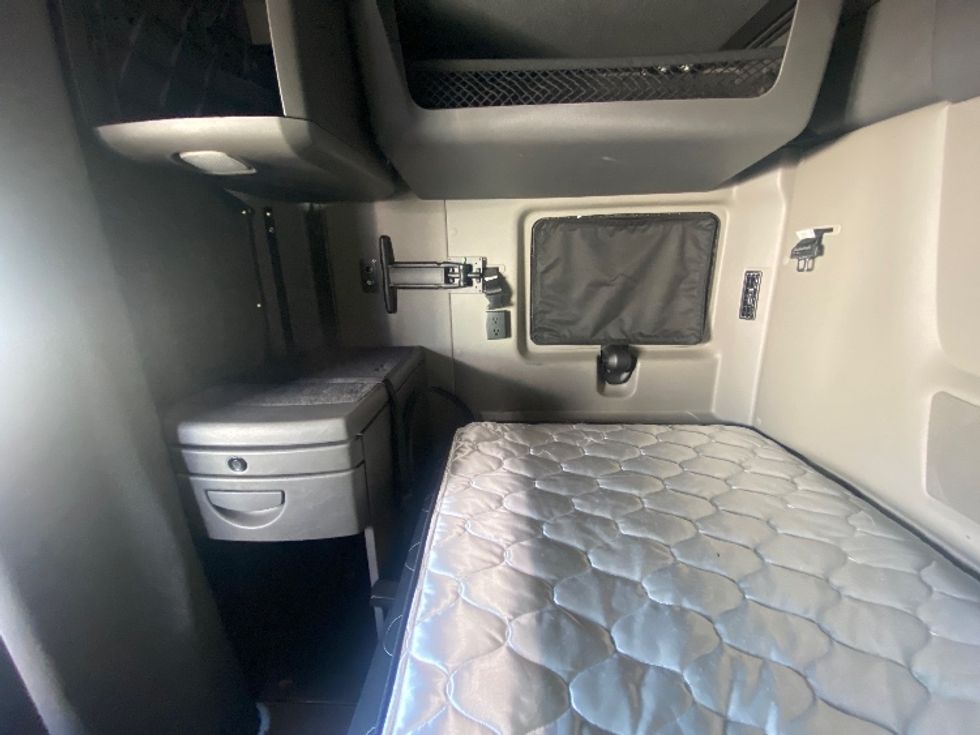 Sleeper Tractor-Heavy Duty Tractors-International-2022-LT625-Brooklyn Park-MN-567,865\n\t\tmiles-$ 55,250 - Image 18