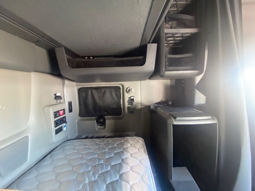 Sleeper Tractor-Heavy Duty Tractors-International-2022-LT625-Brooklyn Park-MN-567,865\n\t\tmiles-$ 55,250 - Image 19