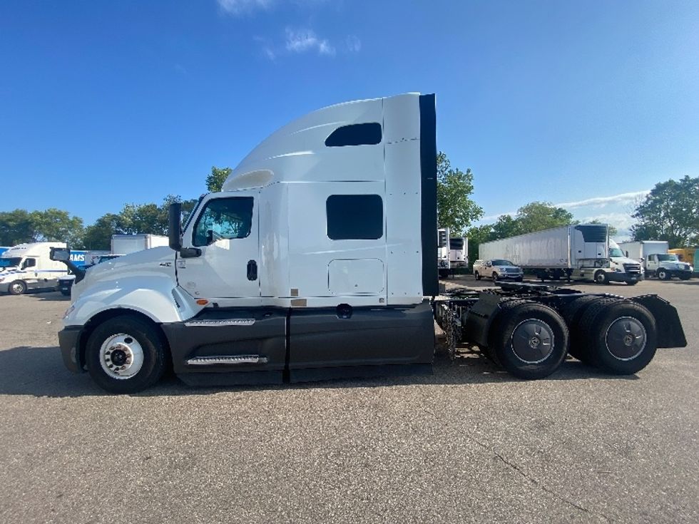 Sleeper Tractor-Heavy Duty Tractors-International-2022-LT625-Brooklyn Park-MN-567,865\n\t\tmiles-$ 55,250 - Image 4