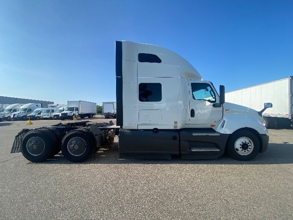 Sleeper Tractor-Heavy Duty Tractors-International-2022-LT625-Brooklyn Park-MN-567,865\n\t\tmiles-$ 55,250 - Image 8