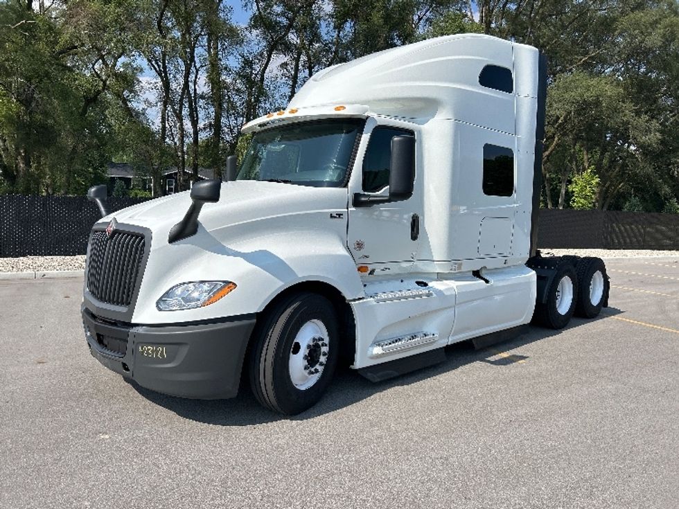2022 International LT625 LT photo 3