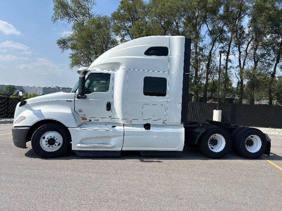 2022 International LT625 LT photo 4