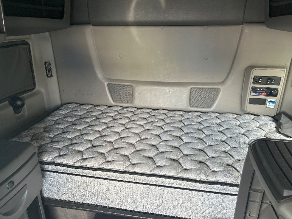 Sleeper Tractor-Heavy Duty Tractors-International-2022-LT625-Byron Center-MI-501,582\n\t\tmiles-$ 46,250 - Image 16