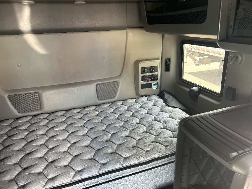 Sleeper Tractor-Heavy Duty Tractors-International-2022-LT625-Byron Center-MI-501,582\n\t\tmiles-$ 46,250 - Image 17