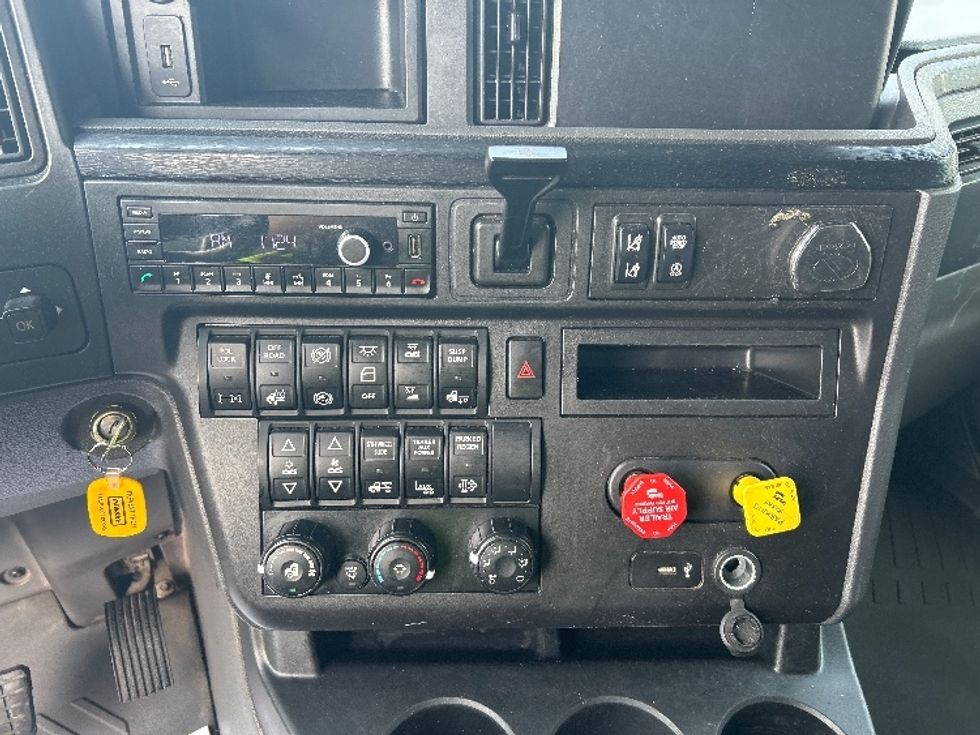 Sleeper Tractor-Heavy Duty Tractors-International-2022-LT625-Byron Center-MI-501,582\n\t\tmiles-$ 46,250 - Image 24