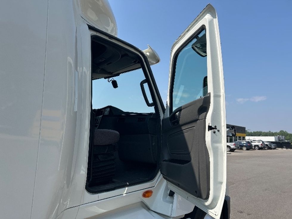 Sleeper Tractor-Heavy Duty Tractors-International-2022-LT625-Byron Center-MI-518,095\n\t\tmiles-$ 45,250 - Image 13