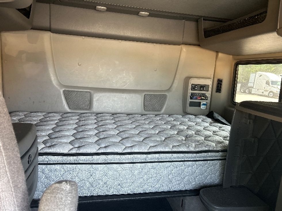 Sleeper Tractor-Heavy Duty Tractors-International-2022-LT625-Byron Center-MI-518,095\n\t\tmiles-$ 45,250 - Image 16