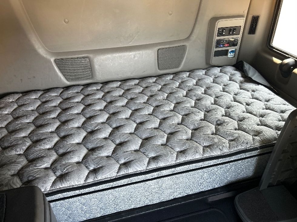 Sleeper Tractor-Heavy Duty Tractors-International-2022-LT625-Byron Center-MI-518,095\n\t\tmiles-$ 45,250 - Image 17