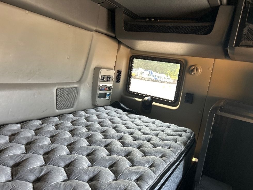 Sleeper Tractor-Heavy Duty Tractors-International-2022-LT625-Byron Center-MI-518,095\n\t\tmiles-$ 45,250 - Image 18