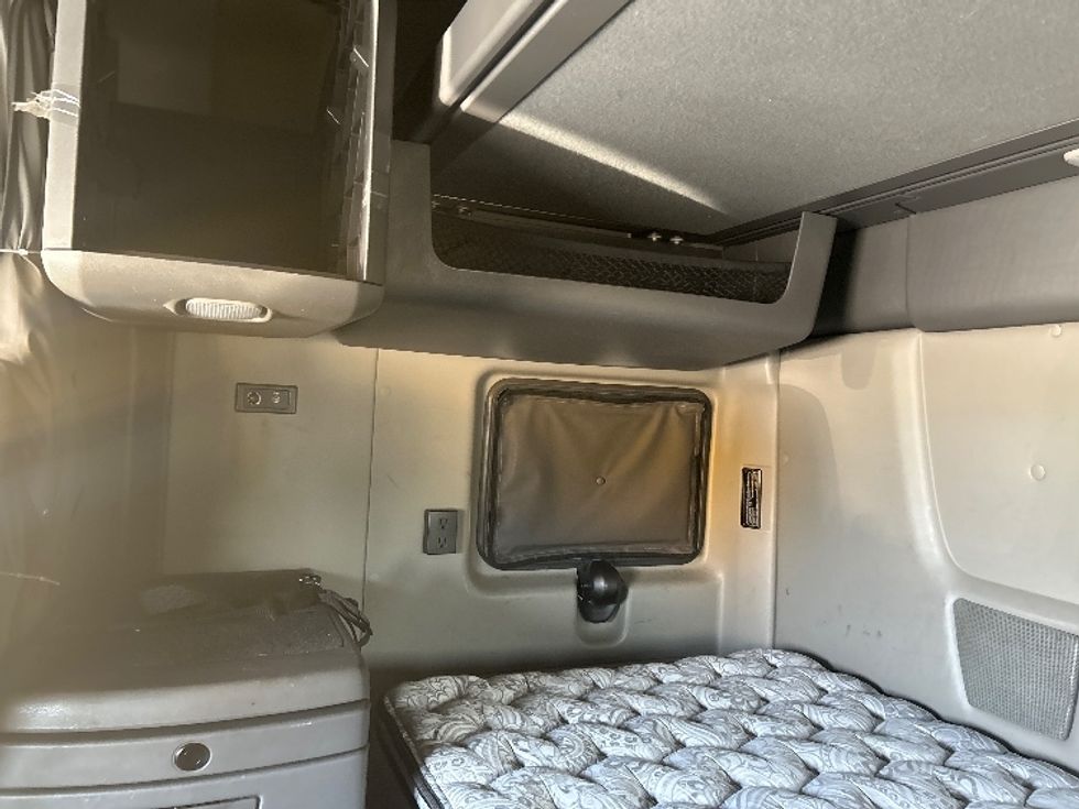 Sleeper Tractor-Heavy Duty Tractors-International-2022-LT625-Byron Center-MI-518,095\n\t\tmiles-$ 45,250 - Image 19