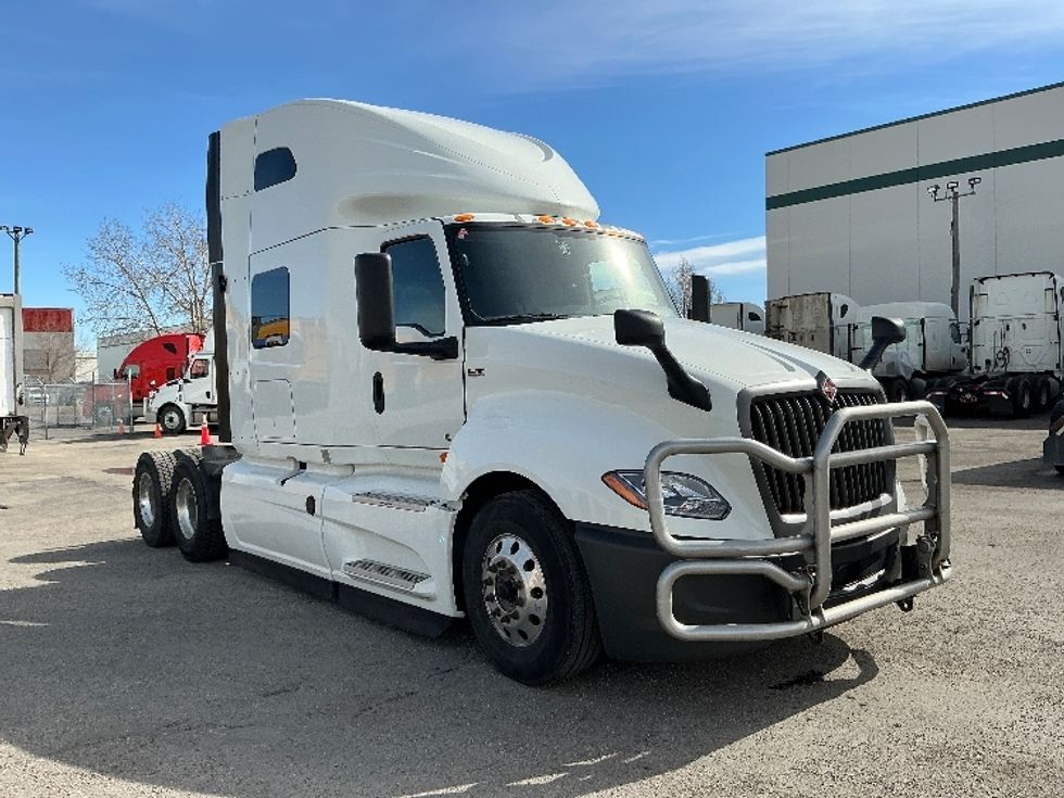 Sleeper Tractor-Heavy Duty Tractors-International-2022-LT625-Calgary-AB-436,635\n\t\tkm-$ 79,500 - Image 1