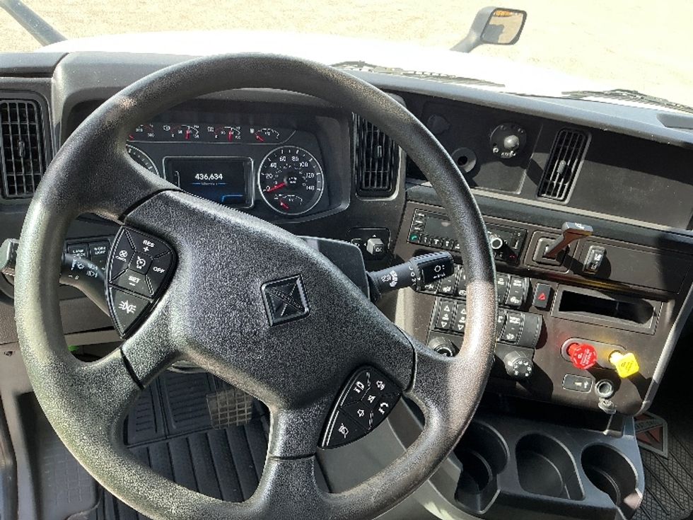 Sleeper Tractor-Heavy Duty Tractors-International-2022-LT625-Calgary-AB-436,635\n\t\tkm-$ 79,500 - Image 11