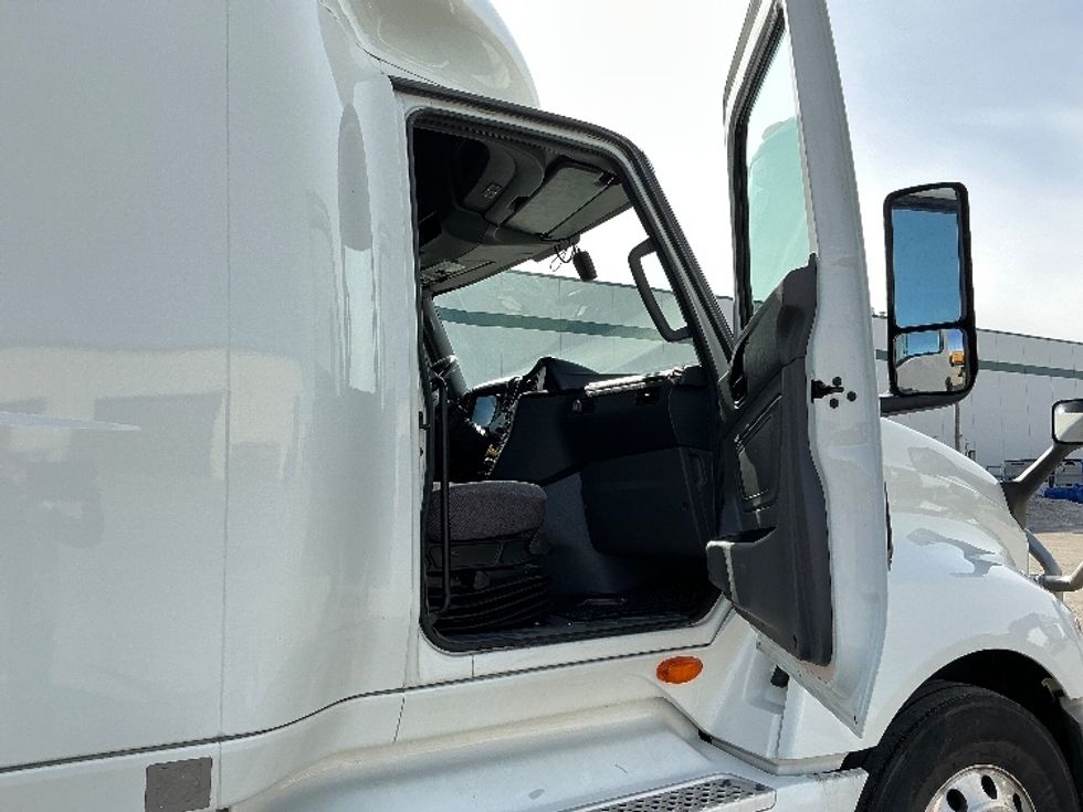Sleeper Tractor-Heavy Duty Tractors-International-2022-LT625-Calgary-AB-436,635\n\t\tkm-$ 79,500 - Image 13