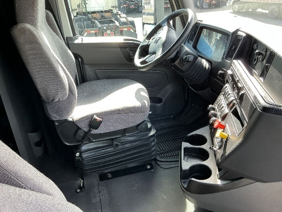 Sleeper Tractor-Heavy Duty Tractors-International-2022-LT625-Calgary-AB-436,635\n\t\tkm-$ 79,500 - Image 15