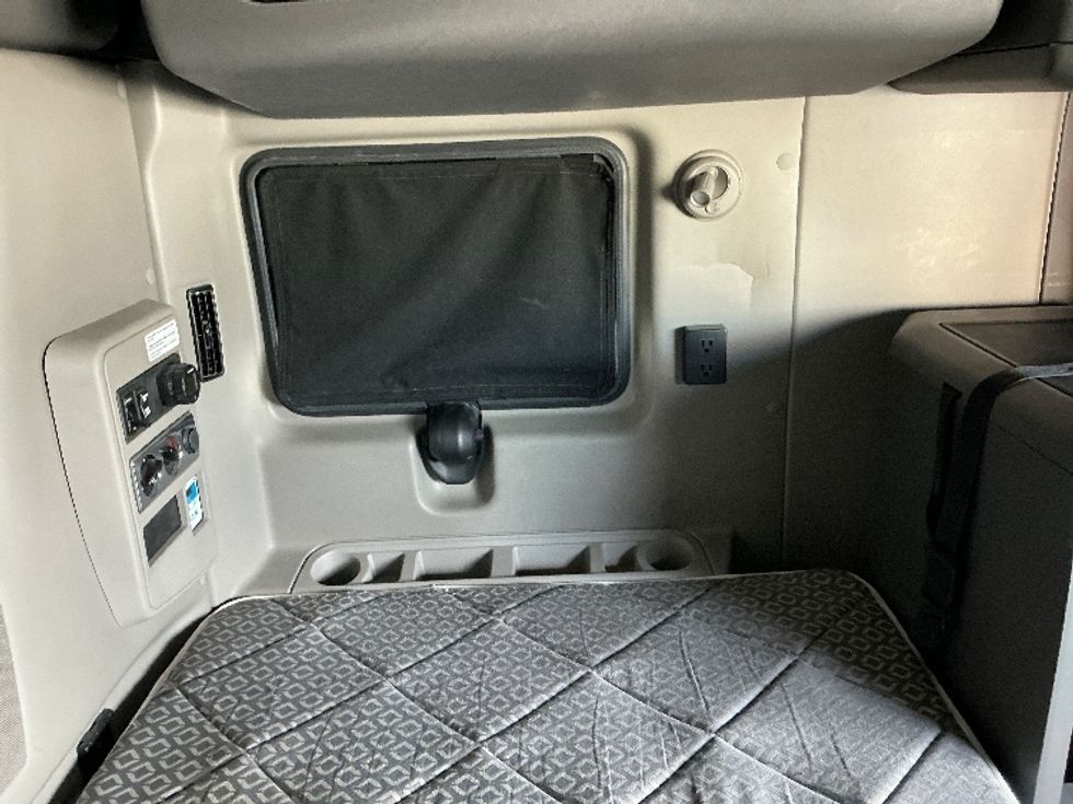 Sleeper Tractor-Heavy Duty Tractors-International-2022-LT625-Calgary-AB-436,635\n\t\tkm-$ 79,500 - Image 18