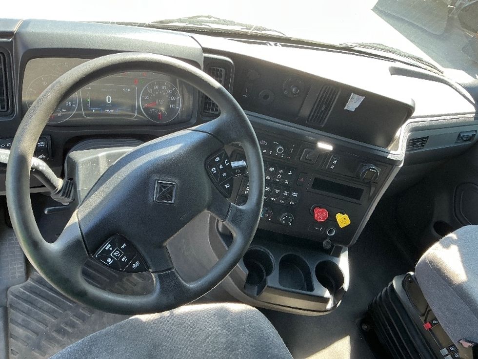 Sleeper Tractor-Heavy Duty Tractors-International-2022-LT625-Calgary-AB-733,653\n\t\tkm-$ 76,000 - Image 11