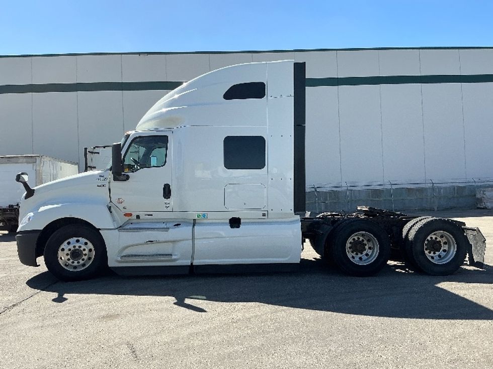 Sleeper Tractor-Heavy Duty Tractors-International-2022-LT625-Calgary-AB-733,653\n\t\tkm-$ 76,000 - Image 4