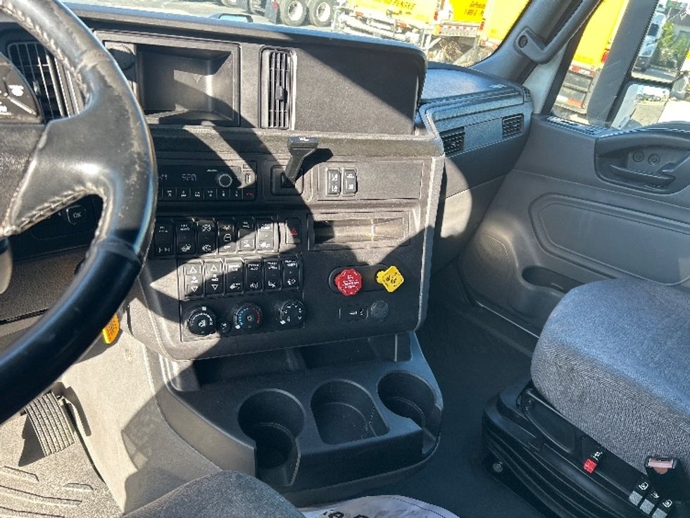 Sleeper Tractor-Heavy Duty Tractors-International-2022-LT625-Chicago (Melrose Park)-IL-245,295\n\t\tmiles-$ 77,000 - Image 12