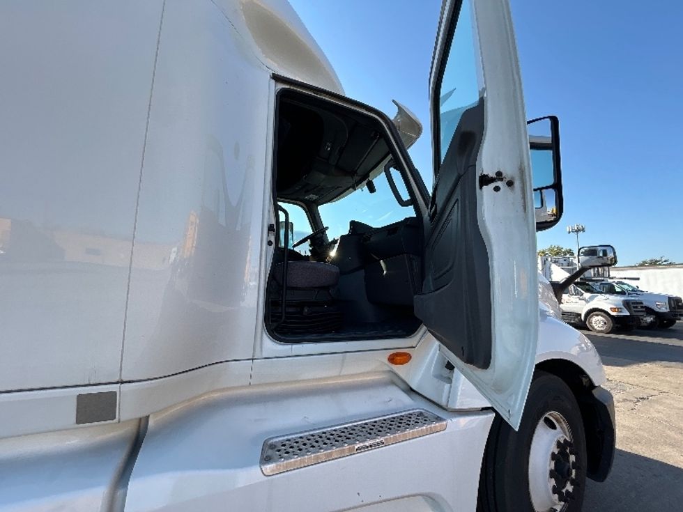 Sleeper Tractor-Heavy Duty Tractors-International-2022-LT625-Chicago (Melrose Park)-IL-245,295\n\t\tmiles-$ 77,000 - Image 13