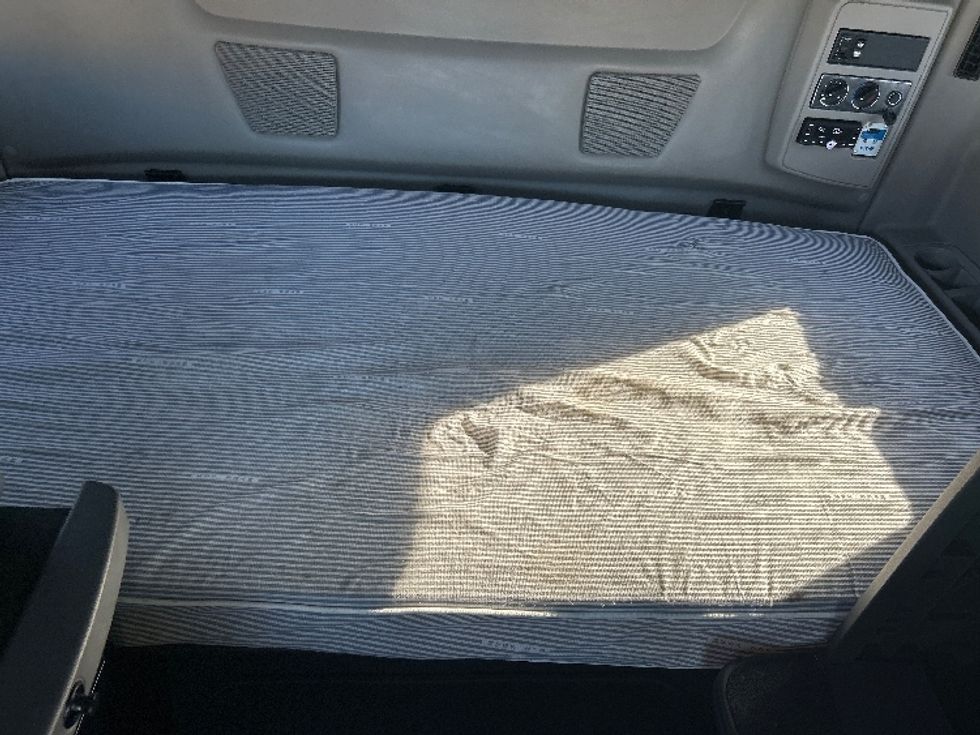 Sleeper Tractor-Heavy Duty Tractors-International-2022-LT625-Chicago (Melrose Park)-IL-245,295\n\t\tmiles-$ 77,000 - Image 17