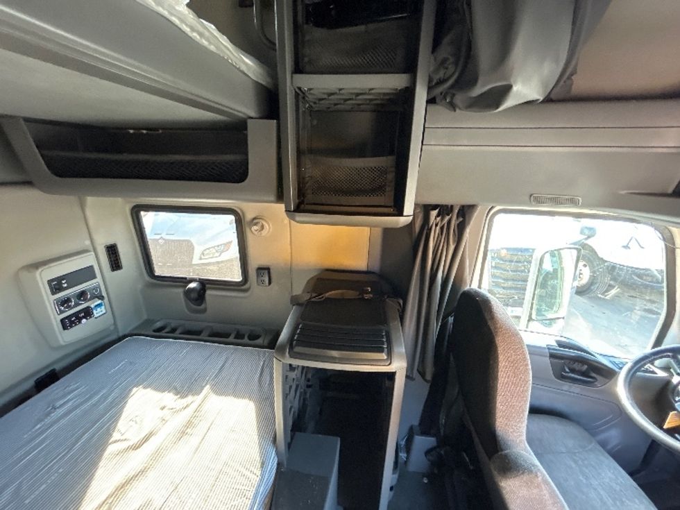 Sleeper Tractor-Heavy Duty Tractors-International-2022-LT625-Chicago (Melrose Park)-IL-245,295\n\t\tmiles-$ 77,000 - Image 18