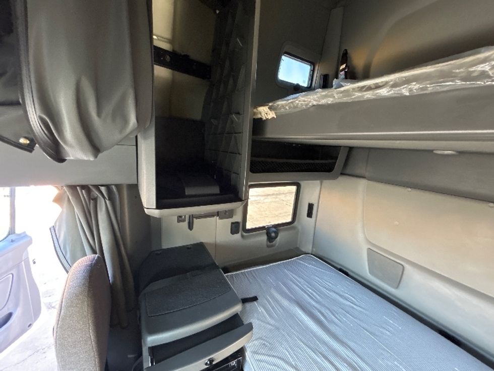 Sleeper Tractor-Heavy Duty Tractors-International-2022-LT625-Chicago (Melrose Park)-IL-245,295\n\t\tmiles-$ 77,000 - Image 19