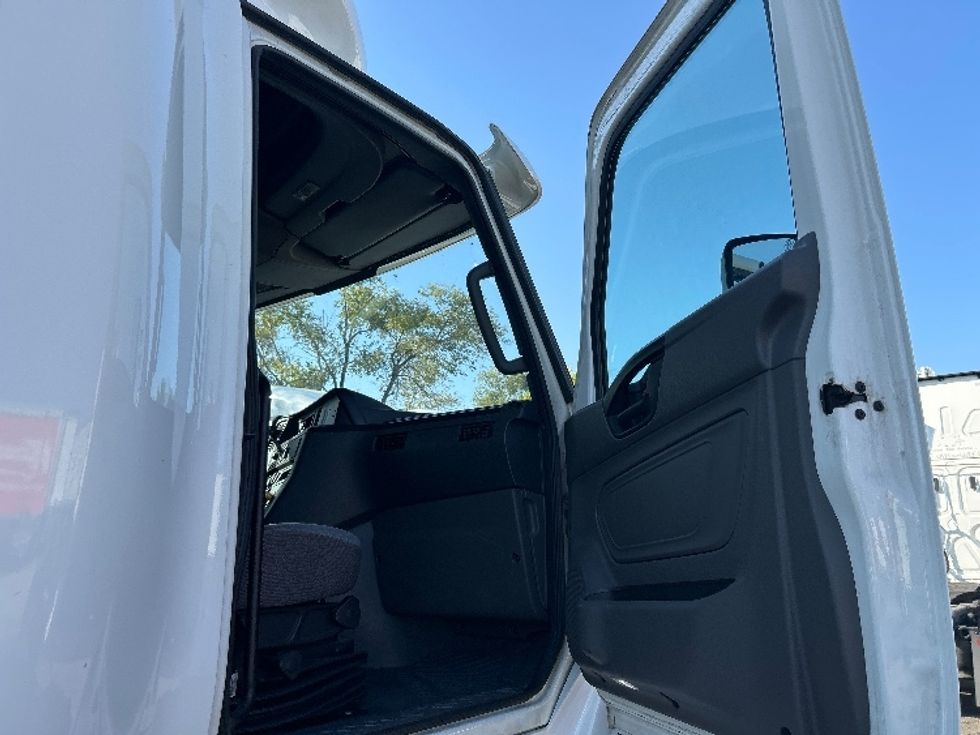 Sleeper Tractor-Heavy Duty Tractors-International-2022-LT625-Chicago (Melrose Park)-IL-329,216\n\t\tmiles-$ 68,000 - Image 13