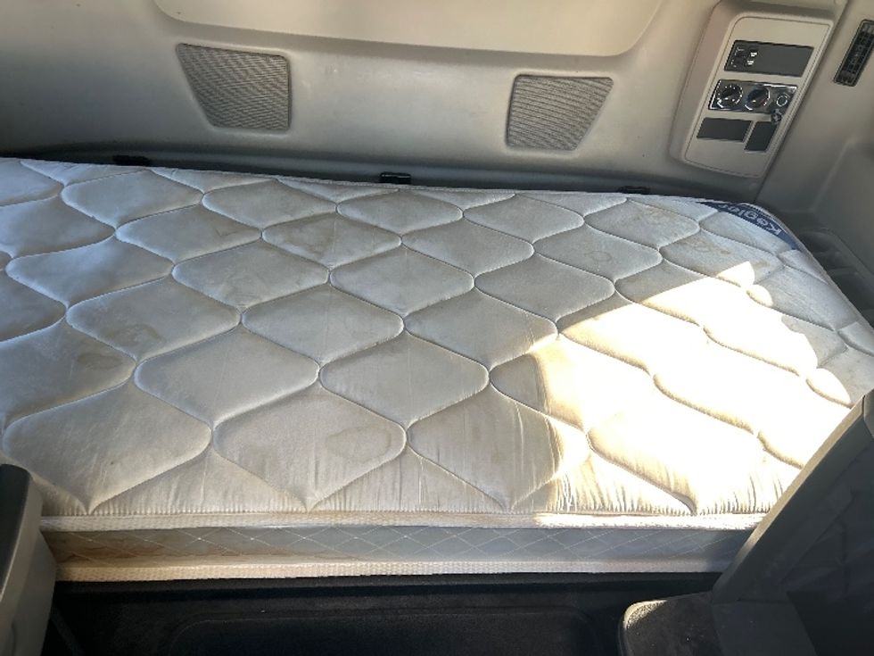 Sleeper Tractor-Heavy Duty Tractors-International-2022-LT625-Chicago (Melrose Park)-IL-329,216\n\t\tmiles-$ 68,000 - Image 17