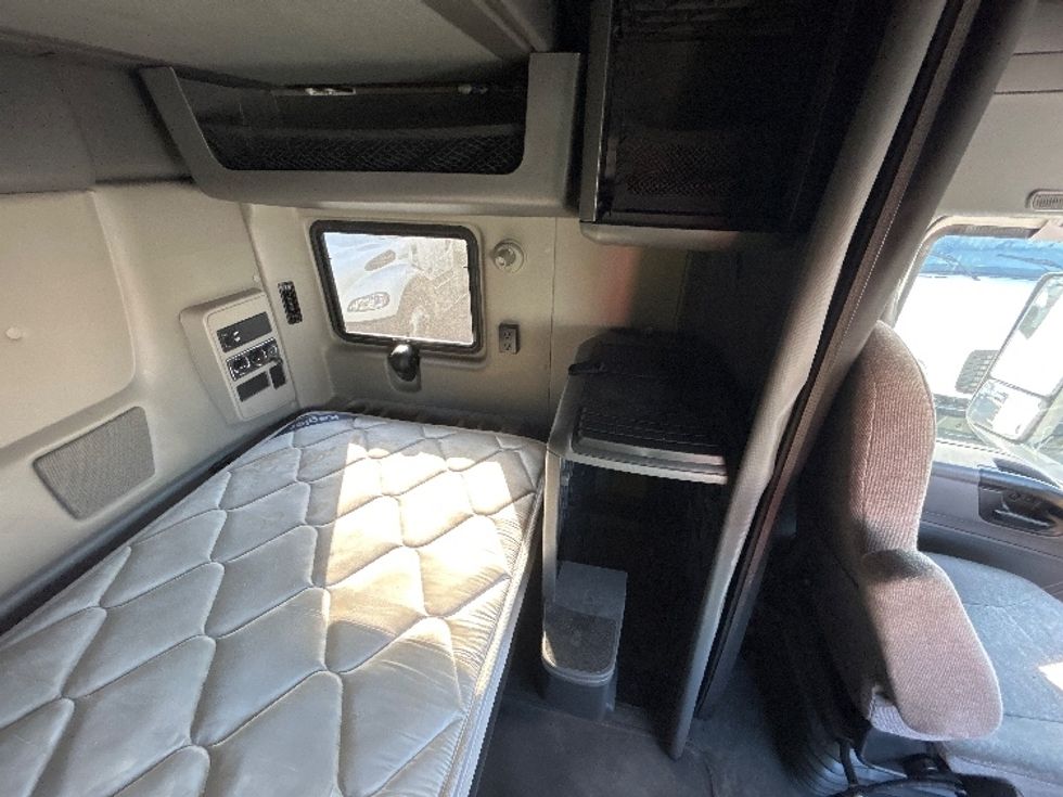 Sleeper Tractor-Heavy Duty Tractors-International-2022-LT625-Chicago (Melrose Park)-IL-329,216\n\t\tmiles-$ 68,000 - Image 18