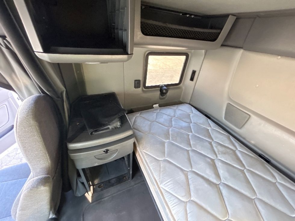 Sleeper Tractor-Heavy Duty Tractors-International-2022-LT625-Chicago (Melrose Park)-IL-329,216\n\t\tmiles-$ 68,000 - Image 19