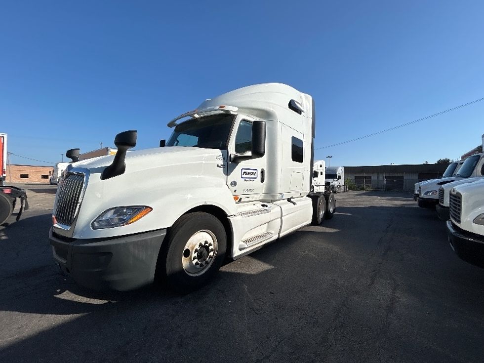 2022 International LT625 LT photo 3