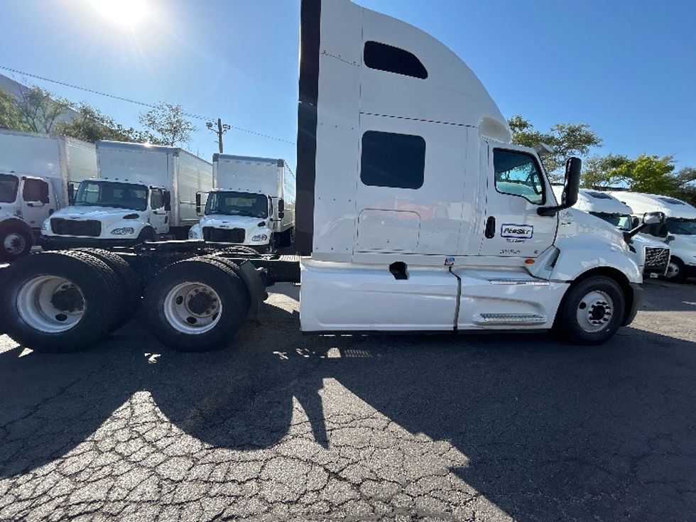Sleeper Tractor-Heavy Duty Tractors-International-2022-LT625-Chicago (Melrose Park)-IL-329,216\n\t\tmiles-$ 68,000 - Image 8
