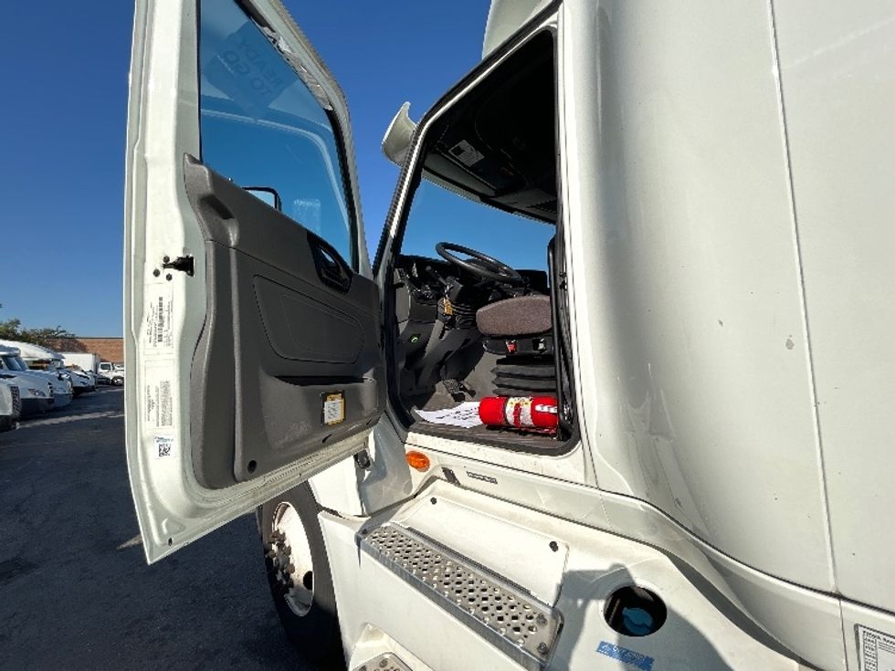 Sleeper Tractor-Heavy Duty Tractors-International-2022-LT625-Chicago (Melrose Park)-IL-329,216\n\t\tmiles-$ 68,000 - Image 9