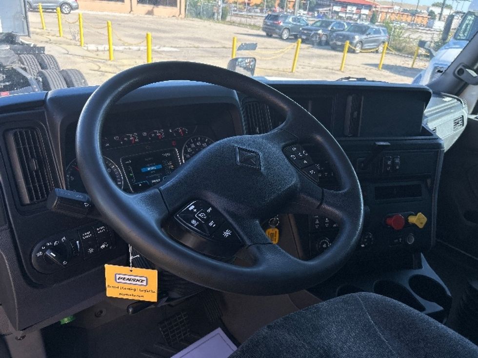 2022 International LT625 LT photo 10
