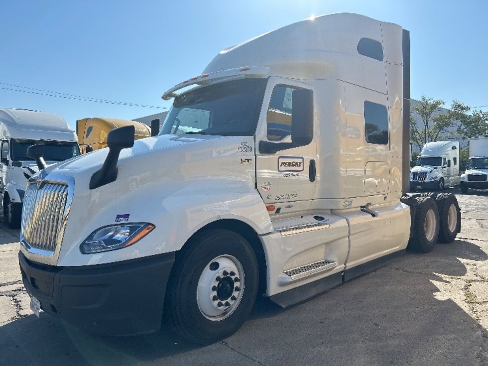 2022 International LT625 LT photo 3