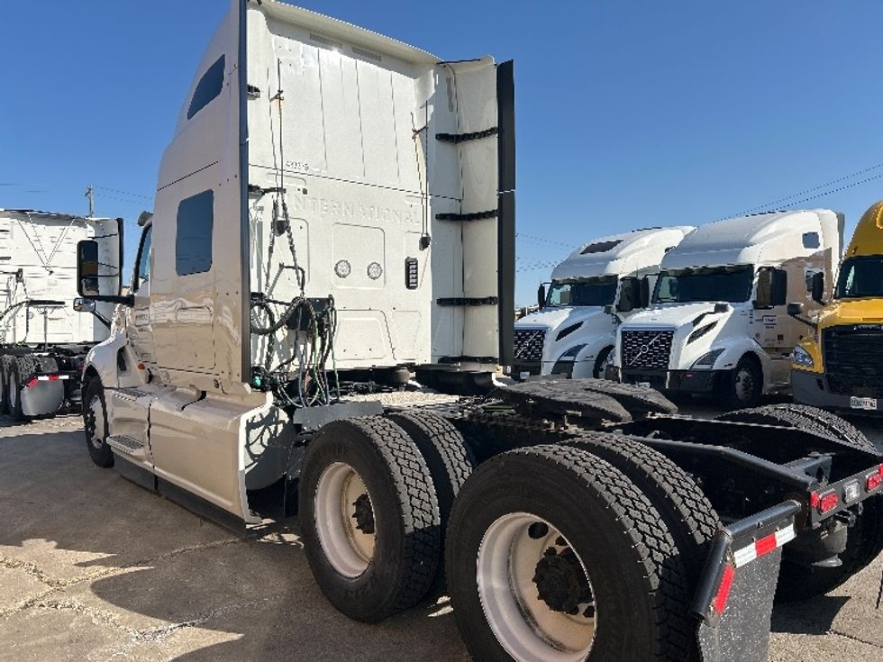 2022 International LT625 LT photo 5