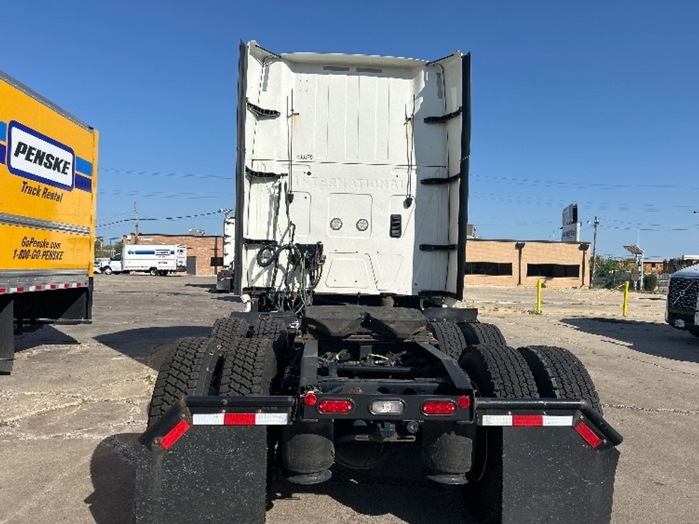 2022 International LT625 LT photo 6