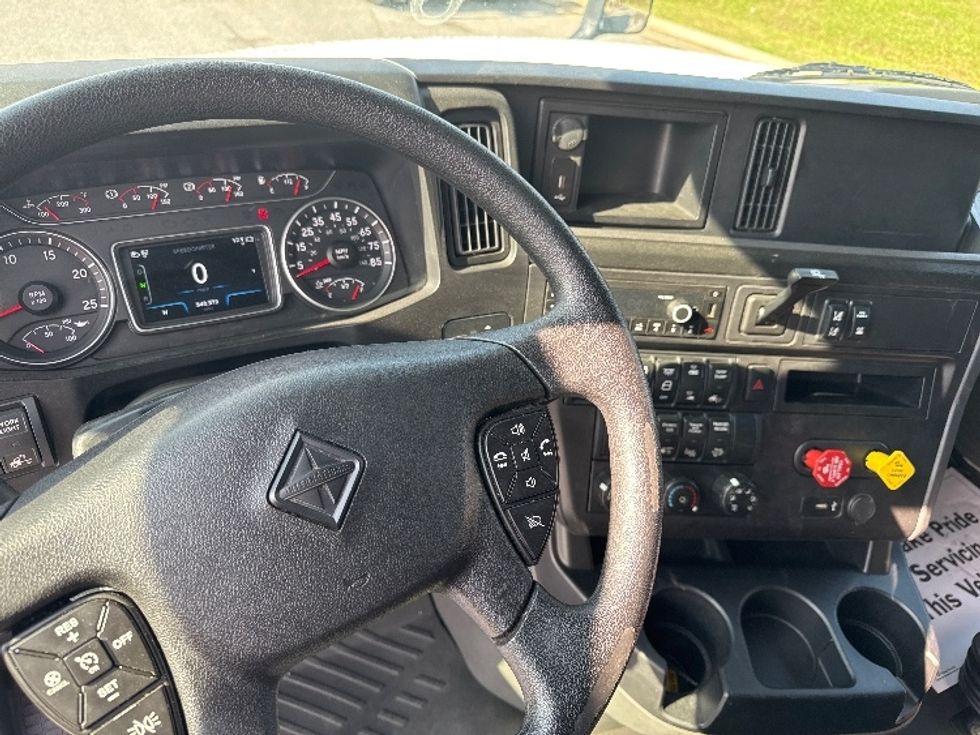 Sleeper Tractor-Heavy Duty Tractors-International-2022-LT625-Chino-CA-406,448\n\t\tmiles-$ 73,000 - Image 11