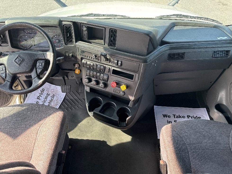 Sleeper Tractor-Heavy Duty Tractors-International-2022-LT625-Chino-CA-406,448\n\t\tmiles-$ 73,000 - Image 12