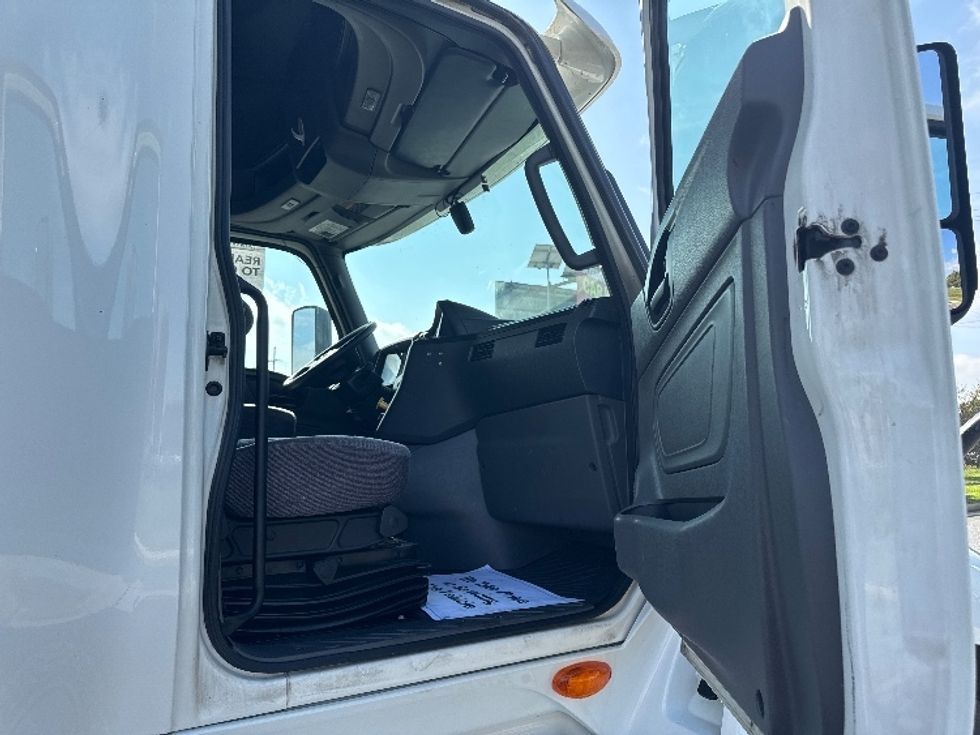 Sleeper Tractor-Heavy Duty Tractors-International-2022-LT625-Chino-CA-406,448\n\t\tmiles-$ 73,000 - Image 13