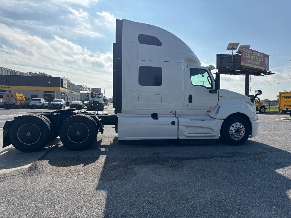 Sleeper Tractor-Heavy Duty Tractors-International-2022-LT625-Chino-CA-406,448\n\t\tmiles-$ 73,000 - Image 8