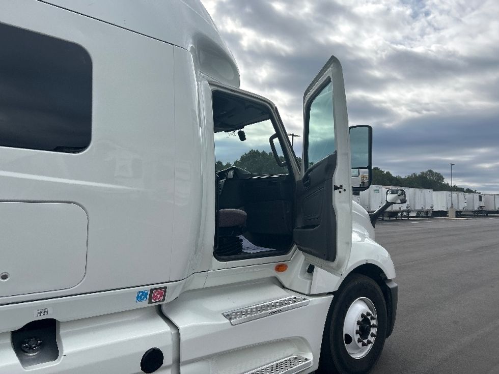 Sleeper Tractor-Heavy Duty Tractors-International-2022-LT625-Concord-NC-326,659\n\t\tmiles-$ 70,750 - Image 13