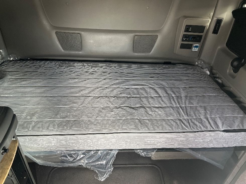 Sleeper Tractor-Heavy Duty Tractors-International-2022-LT625-Concord-NC-326,659\n\t\tmiles-$ 70,750 - Image 16