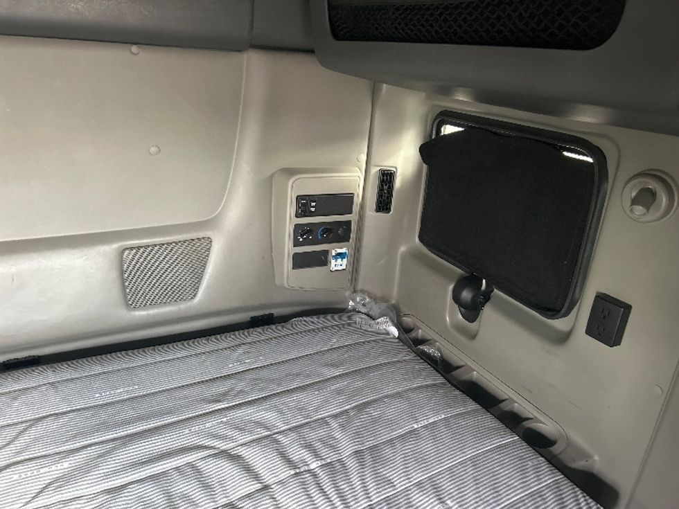 Sleeper Tractor-Heavy Duty Tractors-International-2022-LT625-Concord-NC-326,659\n\t\tmiles-$ 70,750 - Image 18