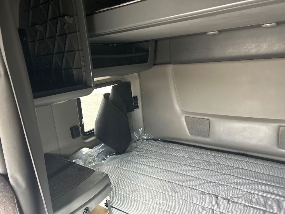 Sleeper Tractor-Heavy Duty Tractors-International-2022-LT625-Concord-NC-326,659\n\t\tmiles-$ 70,750 - Image 19