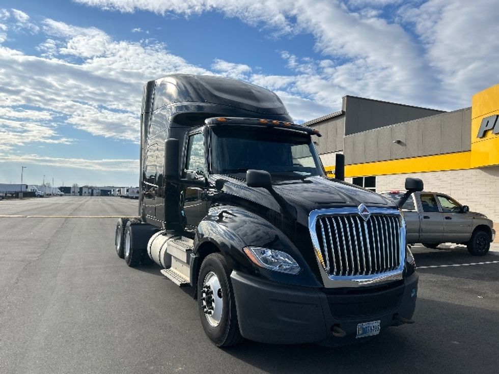 Sleeper Tractor-Heavy Duty Tractors-International-2022-LT625-Concord-NC-515,388\n\t\tmiles-$ 47,250 - Image 1