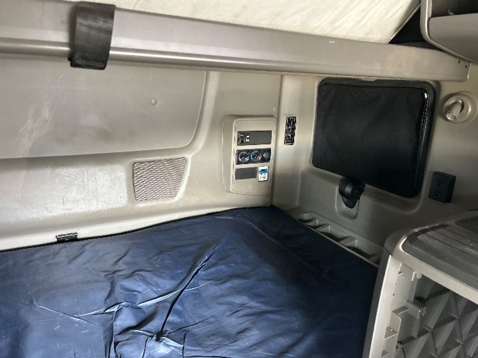 Sleeper Tractor-Heavy Duty Tractors-International-2022-LT625-Concord-NC-515,388\n\t\tmiles-$ 47,250 - Image 17