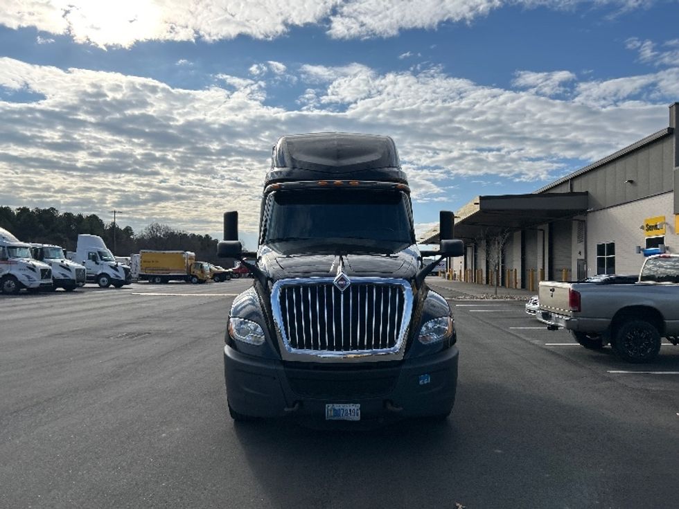 Sleeper Tractor-Heavy Duty Tractors-International-2022-LT625-Concord-NC-515,388\n\t\tmiles-$ 47,250 - Image 2