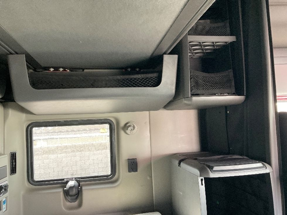 Sleeper Tractor-Heavy Duty Tractors-International-2022-LT625-Corona-CA-438,950\n\t\tmiles-$ 45,500 - Image 18