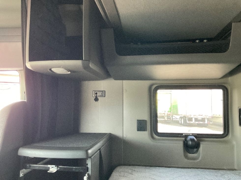 Sleeper Tractor-Heavy Duty Tractors-International-2022-LT625-Corona-CA-438,950\n\t\tmiles-$ 45,500 - Image 19